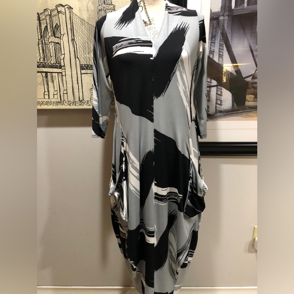 EUC Women’s SUN KIM Asymmetrical Black Gray White Dress